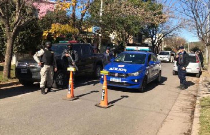 tras varios allanamientos se logró detener a 25 personas.