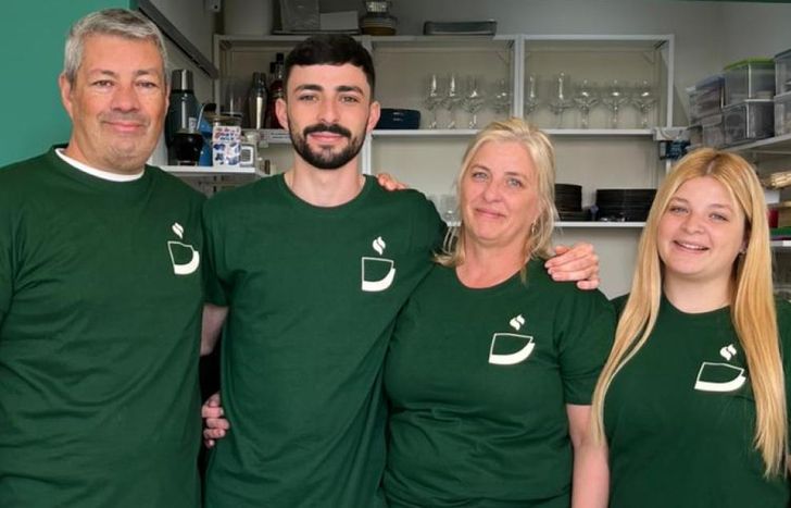 Junto a su familia con quien decidió ser parte de esta experiencia.