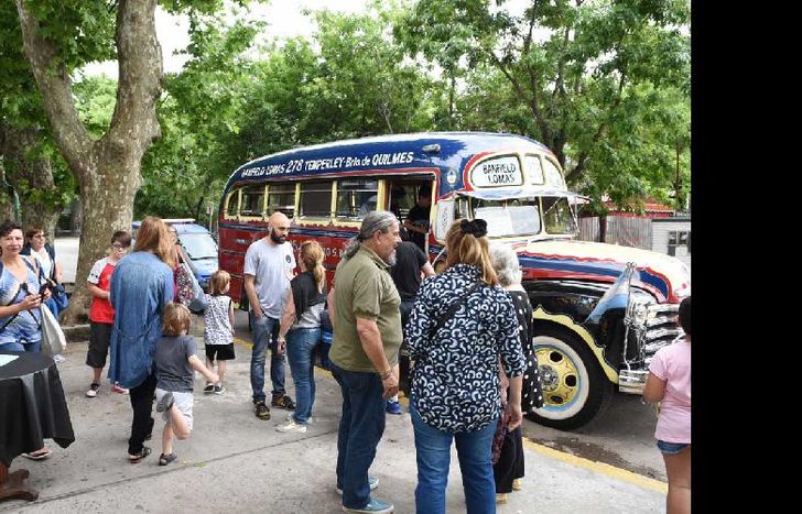 habrá tres paseos a bordo de un colectivo modelo 1947.