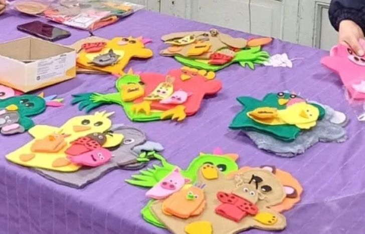 Este mes trabajaron en la producción de títeres en el Mes de la Niñez.