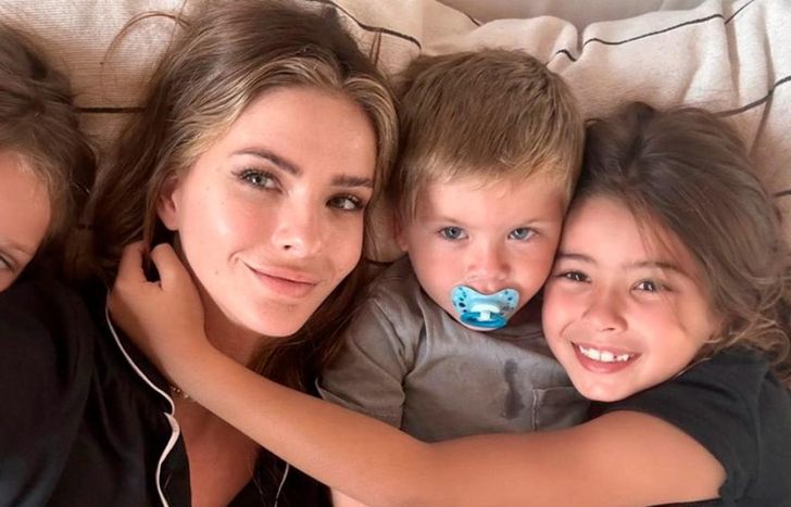 La China Suárez y sus hijos.