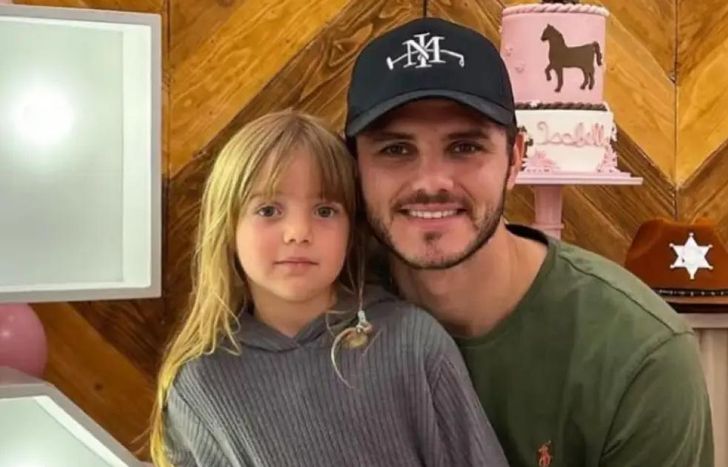 Mauro Icardi con su hija Isabella.