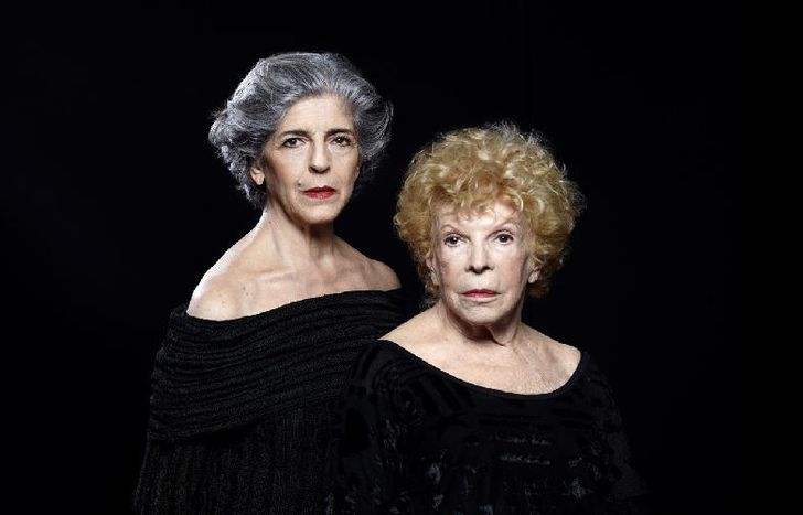 Dos actrices experimentadas suben al escenario banfileño a cantar.