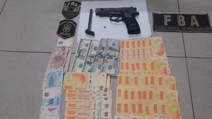 Los elementos secuestrados en poder de los detenidos.