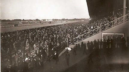 El Jockey Club lomense se inauguró el 19 de abril de 1904.&nbsp;