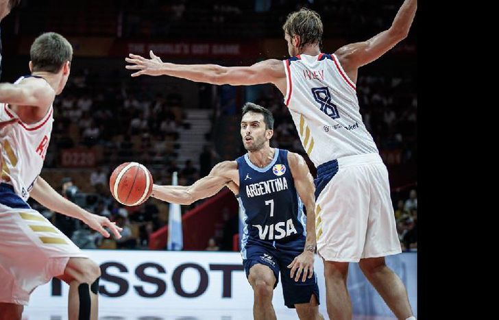 Campazzo exhibió un gran nivel en el triunfo argentino.