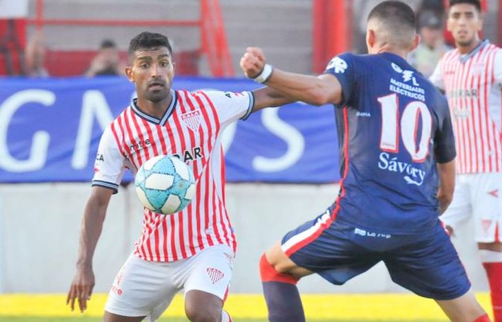 El lateral Monge, que dejó Lomas, se suma a Escalada.