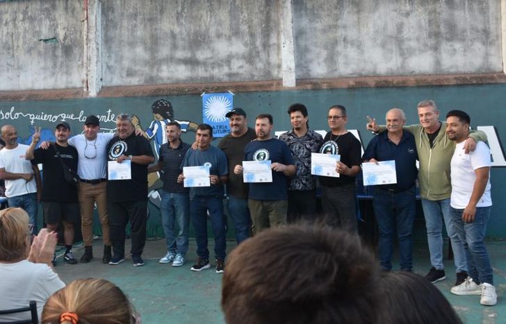 Entregaron diplomas de reconocimiento a vecinos e instituciones de la zona.