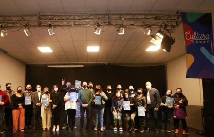 Con referentes culturales y funcionarios, en el Teatro.