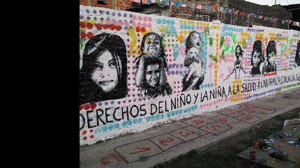 tarde de muraleada y musica por los desaparecidos de lomas