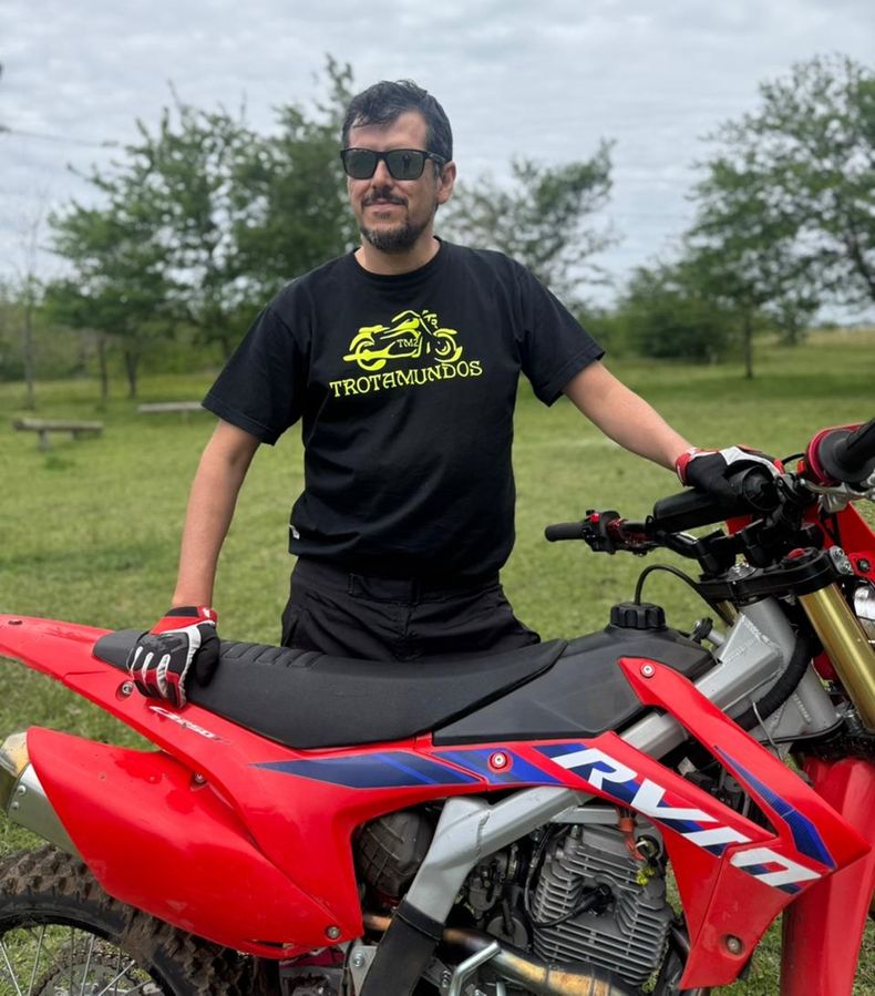Emilio, docente de Lomas de Zamora, correrá su primer rally a los 42 años.