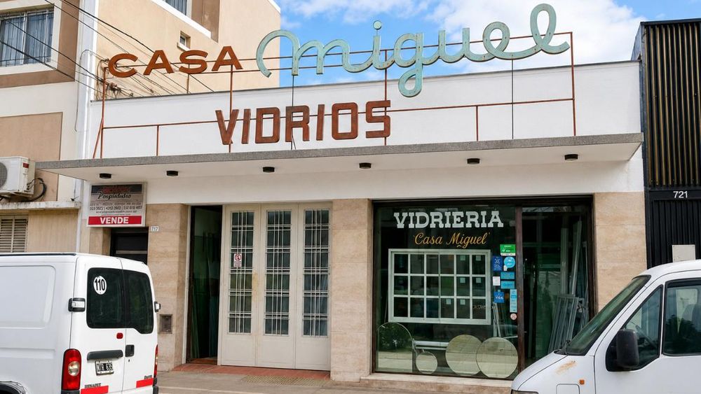 El comercio está situado en Maipú al 700.