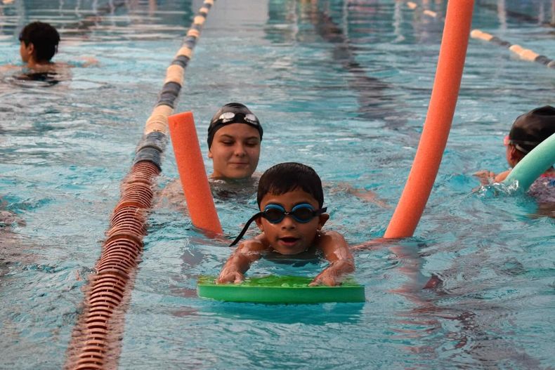 Lomas tiene una Escuelita de Nataci&oacute;n para ni&ntilde;os y adolescentes.