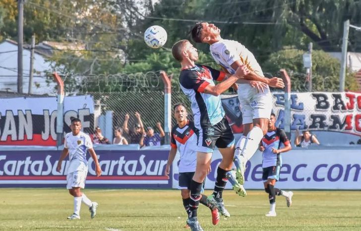 Empate e incidentes en Adrogué.