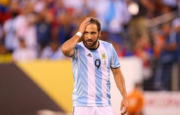 ¿Por qué Gonzalo no iría a Argentina? No veo motivo, dijo su padre.