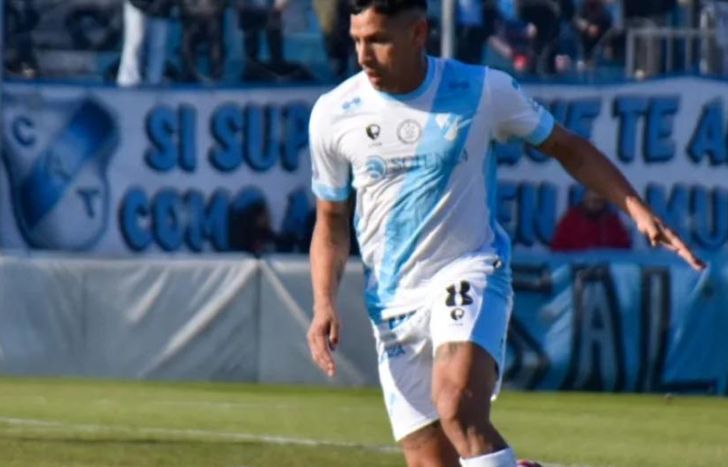 Emanuel Ibáñez piensa en el duelo de Temperley ante Deportivo Madryn.