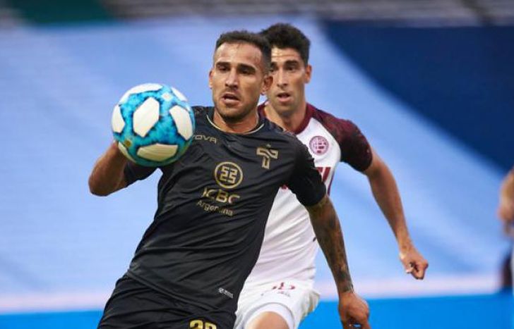 Lanús y Talleres animan un entretenido partido.