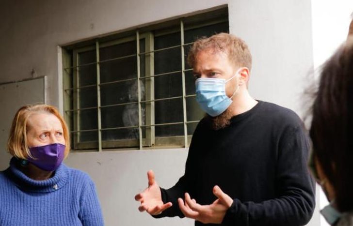 Otermín charló con los jubilados en Villa Galicia, Temperley.