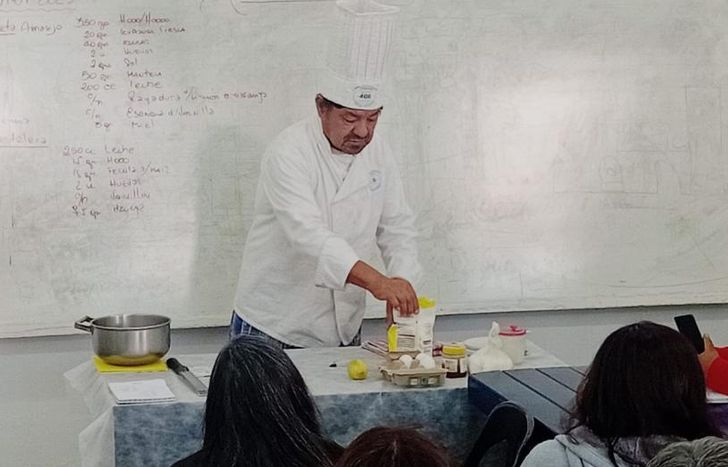 El profesor Horacio Sánchez estuvo a cargo de la clase.
