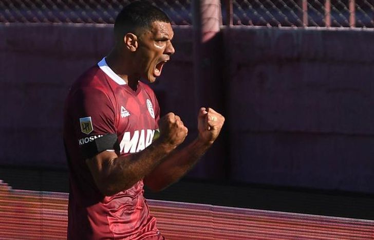 Sand volvió a ser importante y anotó el gol del triunfo.