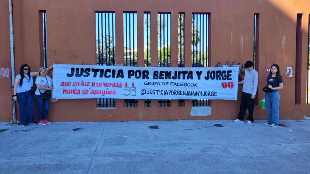 El reclamo de los familiares de los hermanos que habrían sido asesinados en Villa Fiorito. El reclamo de los familiares de los hermanos que habrían sido asesinados en Villa Fiorito.