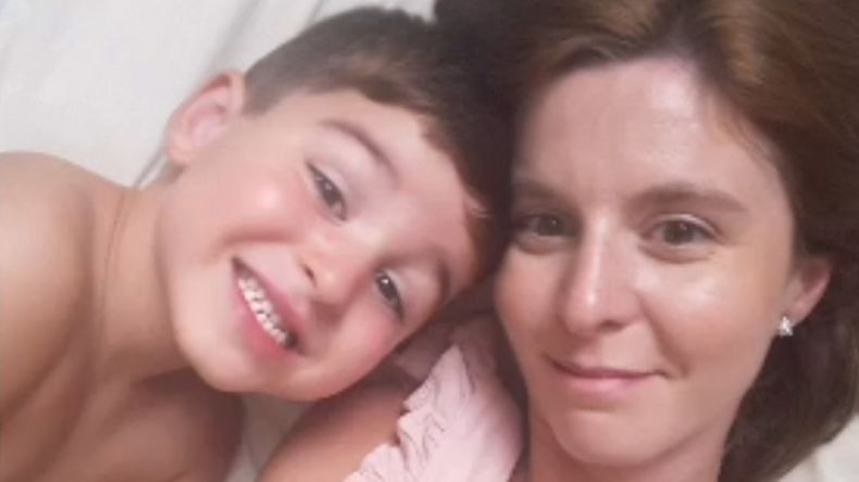 Joaquín Ruffo, el nene asesinado en Lomas, junto a su mamá.