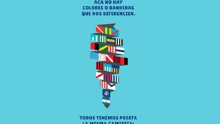 con la camiseta de la solidaridad