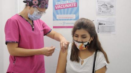 Más del 25% de los bonaerenses tiene tres dosis de la vacuna.