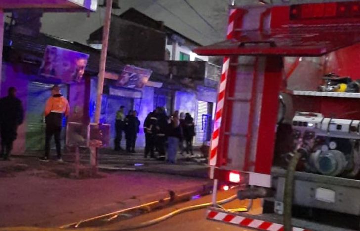 Un feroz incendio se dio en Ingeniero Budge.