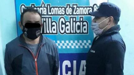 Actuaba solo a bordo de su auto en el que llevaba una escalera.