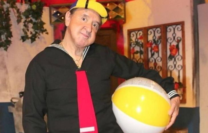 Carlos Villagrán, como Quico.