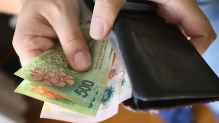 Crisis económica: 7 de cada 10 argentinos perciben que los salarios no alcanzan. Crisis económica: 7 de cada 10 argentinos perciben que los salarios no alcanzan.