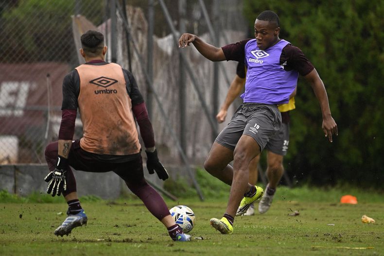 Yoshan Valois se perfila para ser el reemplazante de Walter Bou.