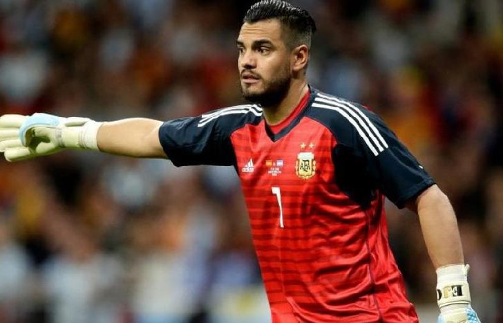 Sergio Romero se sumó al plantel argentino para los amistosos ante México.