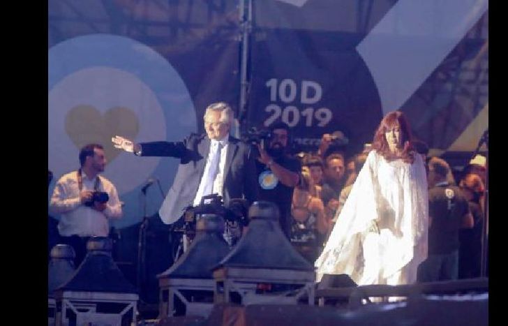 El binomio fue ovacionado.