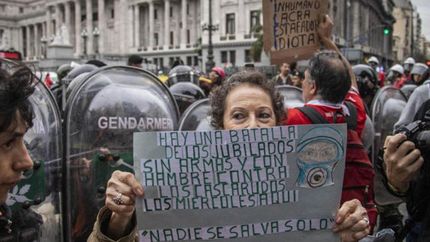 a pedido del fmi, el gobierno buscara subir la edad jubilatoria