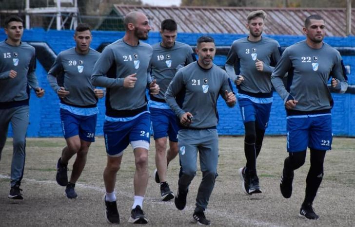 Desde el jueves, el plantel del Cele trabaja en el duelo ante Gimnasia de Mendoza.