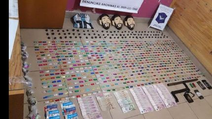 una banda robaba y vendia drogas con caretas de lionel messi