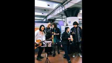 miss bolivia y mimi maura cantaron en el subte por el aborto legal