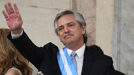 Dio a conocer su anuncio con un video en Twitter.