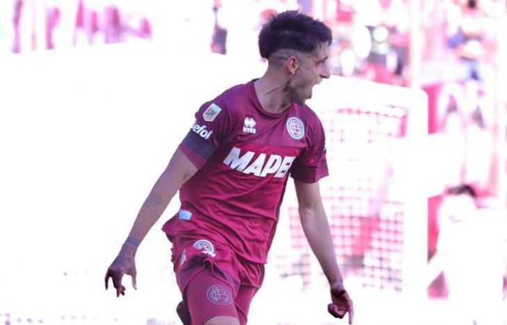 Di Plácido festeja su gol.