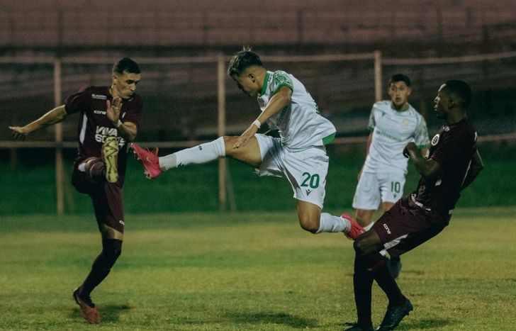 Así definió Adoryan para darle el triunfo a Banfield en la Vitoria Cup.