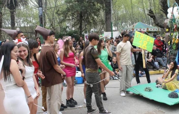 El desfile de carrozas, una de las actividades más atractivas del fin de semana.
