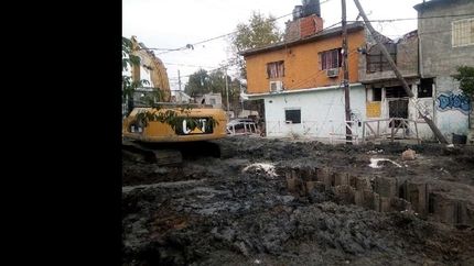 Las obras están paradas y los vecinos no pueden circular por las calles.
