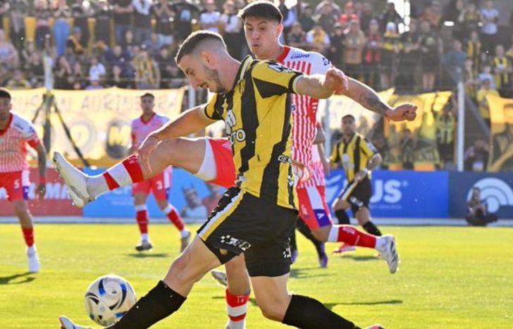 Diego Crego encabeza un avance del local.