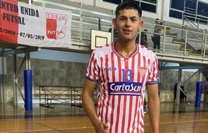 El joven baleado juega al futsal en el club Los Andes.