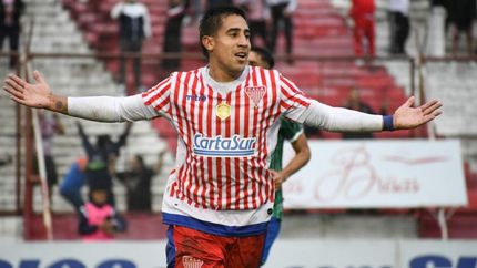 Riquelme es uno de los talentos del Milrayitas de Szeszurak