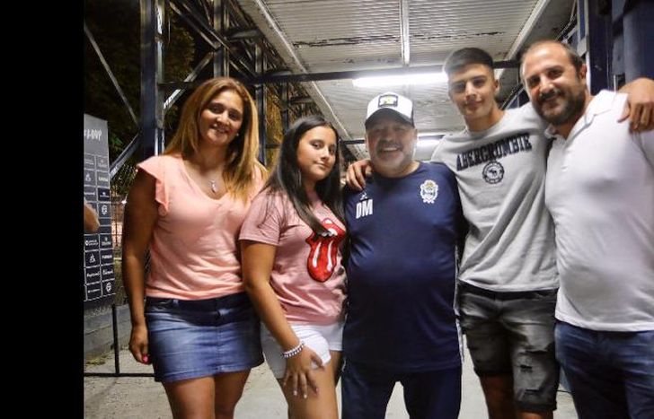 La foto familiar es un recuerdo inolvidable junto al “10”.