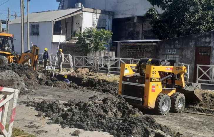 Ya instalaron más de 232 mil nuevos metros de cañería en distintos barrios.