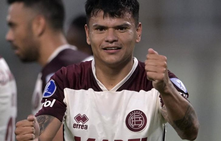 Walter Bou convirtió los dos goles en el triunfo de Lanús.